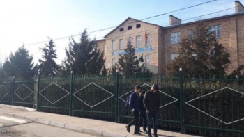 Еще две школы в Бишкеке уходят на карантин