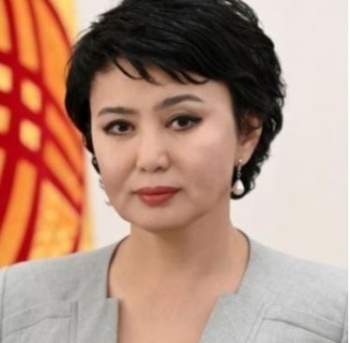 Галина Байтерек прокомментировала "свои" ответы Жанару Акаеву