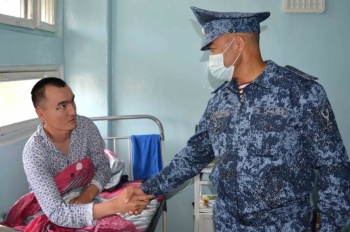 Полковник Исламбек Кенжекулов жаңжалда жарадар болгон аскерлерге барды