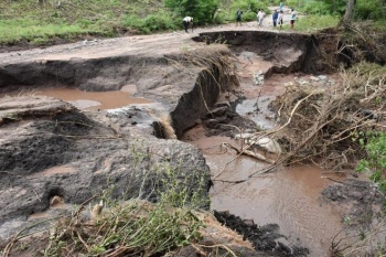 В Аксыйском районе из-за проливных дождей поднялся уровень воды в реках