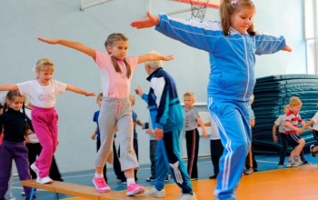 В школах Узбекистана увеличат количество уроков физкультуры