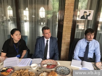 Посол Франции в КР: Азимжан Аскаров - символ борьбы за права человека