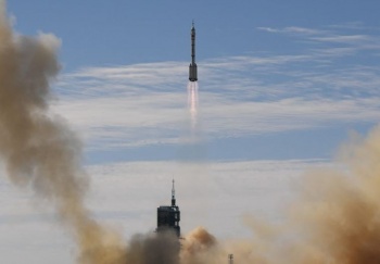 Китай отправил корабль с космонавтами к строящейся орбитальной станции