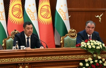 Президенты Садыр Жапаров и Эмомали Рахмон приняли совместное заявление