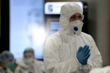 За сутки в Кыргызстане коронавирусом заразились 34 медицинских работника