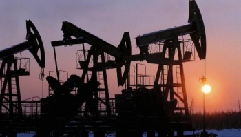 Страны ОПЕК и Россия договорились увеличить добычу нефти