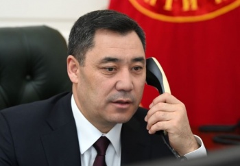 Садыр Жапаров поздравил Шавката Мирзиёева с днем рождения