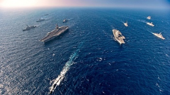 США начали крупнейшие со времен холодной войны военно-морские учения