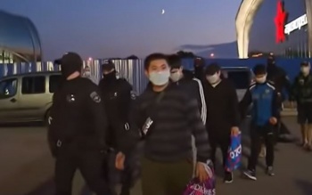 Участников драки в Москве начали выдворять из России (видео)