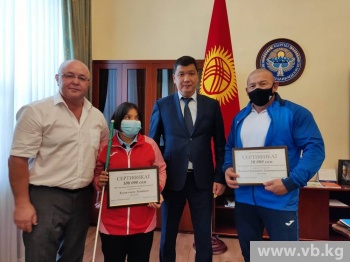 И. о. мэра столицы Айбек Джунушалиев наградил чемпионку КР по парадзюдо
