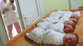 В День независимости КР на эту минуту родились 324 кыргызстанца