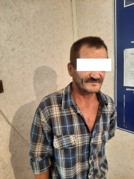 В пьяной ссоре мужчина убил знакомого бутылкой из-под водки