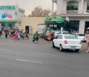 По Ташкенту бегала толпа самураев (видео)