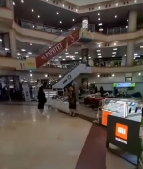 Посетители торгового центра поучаствовали в пожарных учениях
