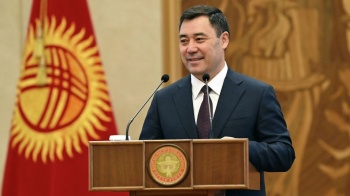Президент наградил победителей конкурса "Лучший айыл окмоту"