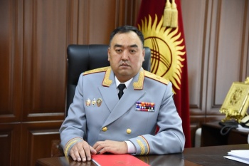 Министр внутренних дел Улан Ниязбеков поздравил коллег с Днем милиции