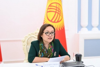 У Жогорку Кенеша женское лицо: как Аида Касымалиева руководит парламентом