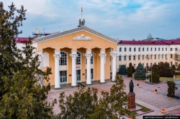 Дети, заразившиеся ВИЧ в медучреждениях, должны бесплатно обучаться в ВУЗах