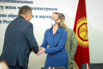 400 школ Кыргызстана получат четыре тысячи тонн продуктов от Мерсико