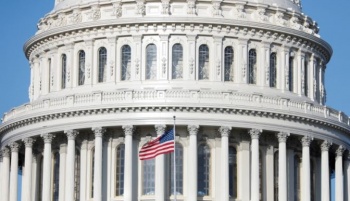 США впервые попали в список стран со "слабеющей демократией"