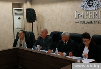 Сторонники Асанакунова задолжали отелю "Достук" 8 млн. Милиция не реагирует
