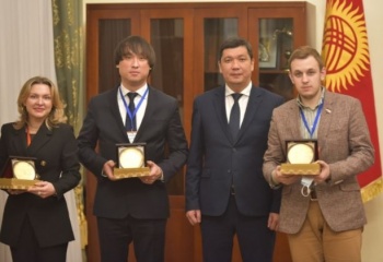 Айбек Джунушалиев встретился с Сангаджи Тарбаевым и другими депутатами РФ