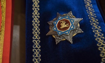 Ряд кыргызстанцев отмечены государственными наградами (список)