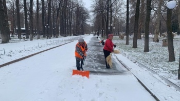 В Бишкеке хотят обезопасить дворников