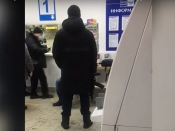 В России в почтовое отделение пришел посетитель с автоматом Калашникова