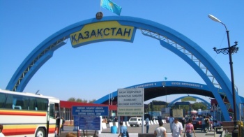 Временно ограничен въезд в Казахстан граждан Кыргызстана и иностранцев