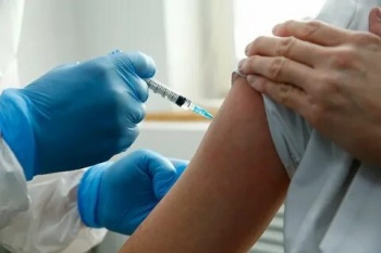 За сутки в стране от COVID-19 вакцинировались более десяти тысяч человек