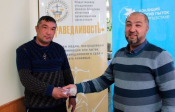 Жертве пыток передали 50 тысяч сомов компенсации от государства