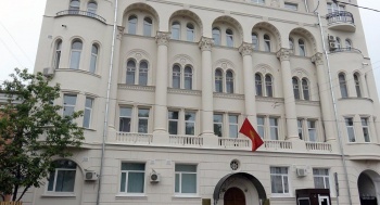Счетная палата: Посольство КР в РФ завышала нормы расхода ГСМ