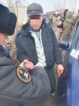 В Ошской области задержан серийный вымогатель денег