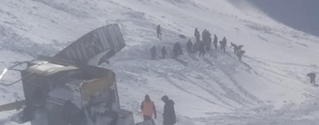 В Джалал-Абадской области продолжаются поиски попавших под лавину людей