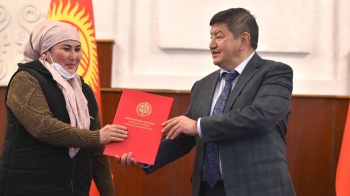 Малообеспеченным семьям Кадамжайского района дали гранты на 100 тыс. сомов