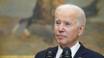 Байден объявил о финансовых санкциях США против России