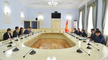Глава кабмина Акылбек Жапаров принял делегацию Швейцарской конфедерации