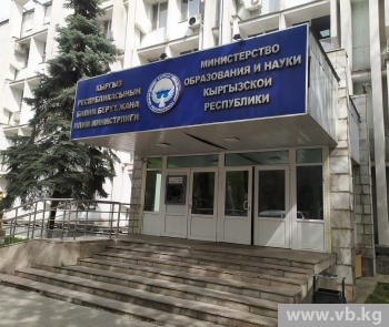 В школах Кыргызстана в 2023 году начнется переход на 12-летнее образование