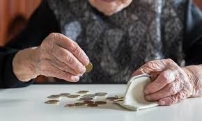 Опрос. Нужно ли работающих граждан лишать пенсий?
