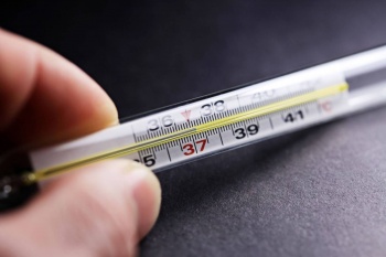 Пациент из Великобритании болел 505 дней подряд COVID-19