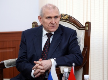 Посол России в КР поздравил кыргызстанцев с Днем Победы
