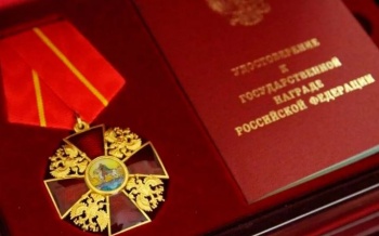 Путин наградил президента Узбекистана орденом Александра Невского