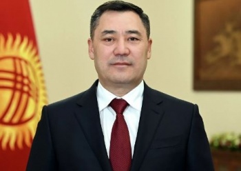 Садыр Жапаров поздравил кыргызстанцев с юбилеями Сыдыкбекова и Жумадылова