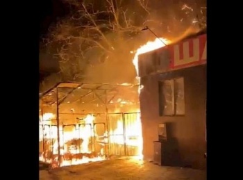 В Бишкеке сгорели кафе и магазин одежды