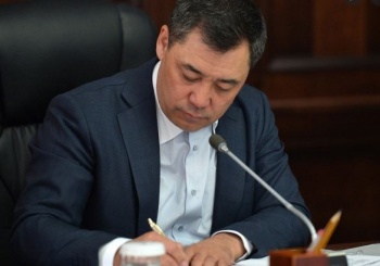 В Кыргызстане с 1 августа 2022 года повышены заработные платы госслужащих