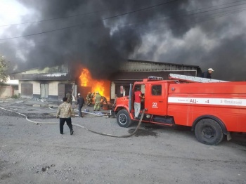 В Кара-Балте в магазине стройматериалов произошел пожар