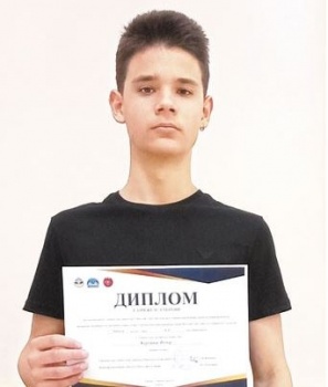 Мэр Бишкека поздравил лучшего математика из 61–й школы