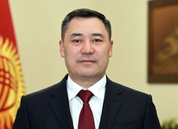 Садыр Жапаров поздравил учителей с профессиональным праздником