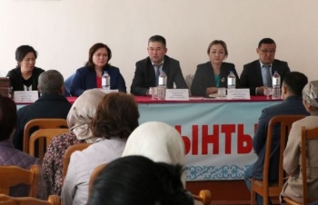 В Чаткальском районе 50 семей получили по 100 тысяч сомов